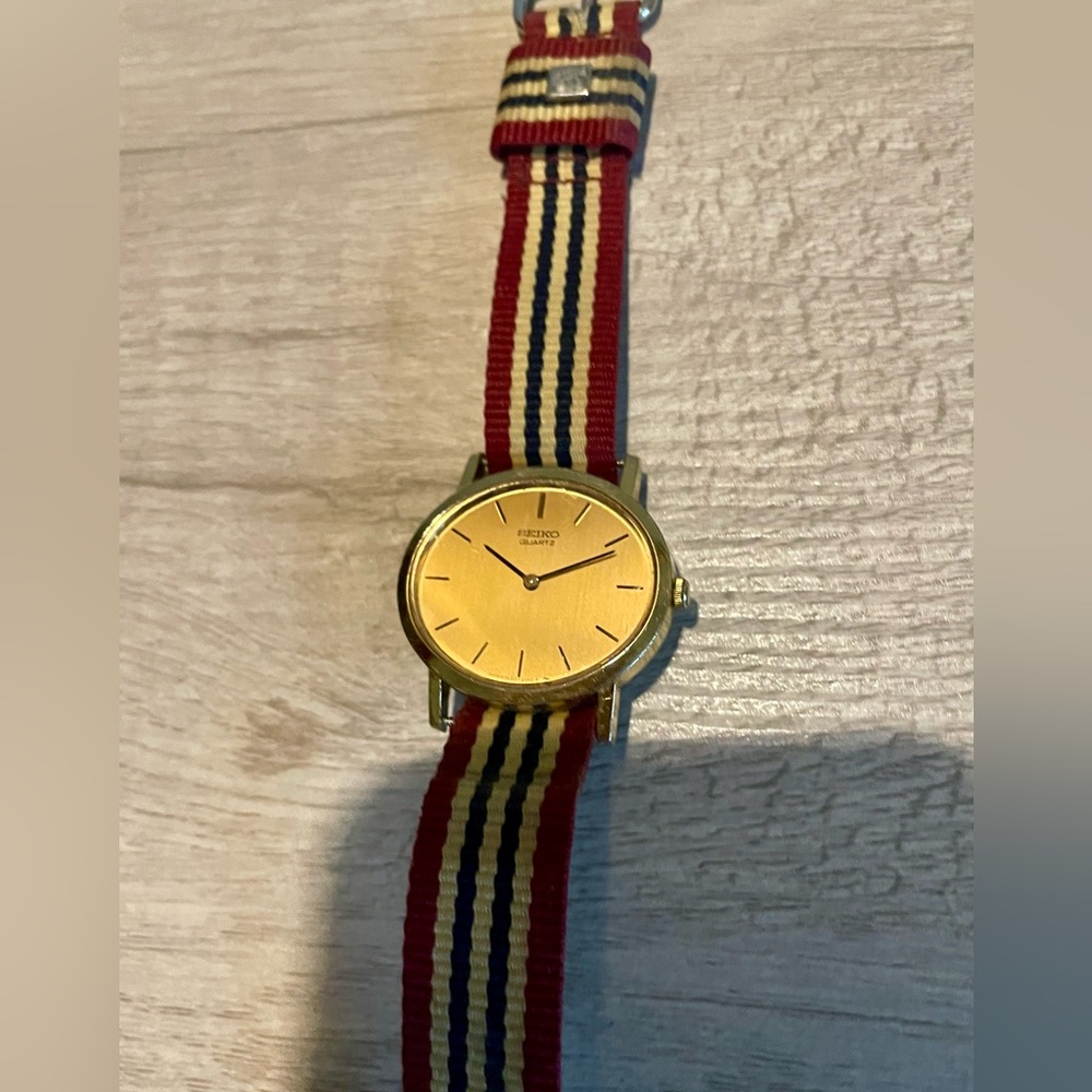 Vintage Seiko Arcobaleno 4N00-0711 Watch - Picture 4 of 15